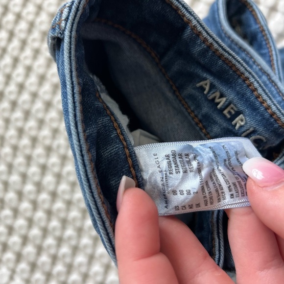 American Eagle Outfitters Women's Blue Distressed Jeans - Picture 3 of 3